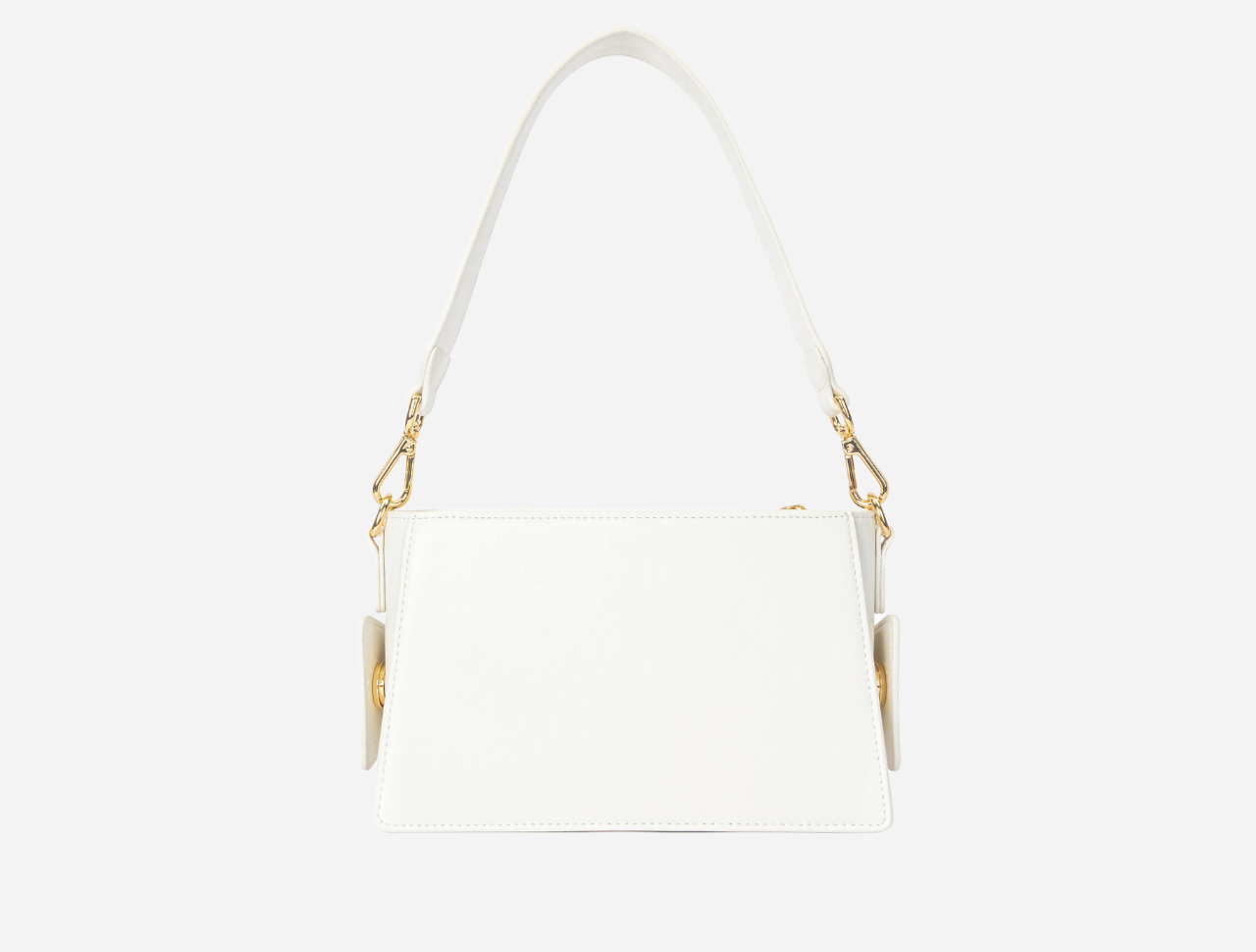 Sac blanc avant-gardiste en cuir pour femme, design élégant et moderne.